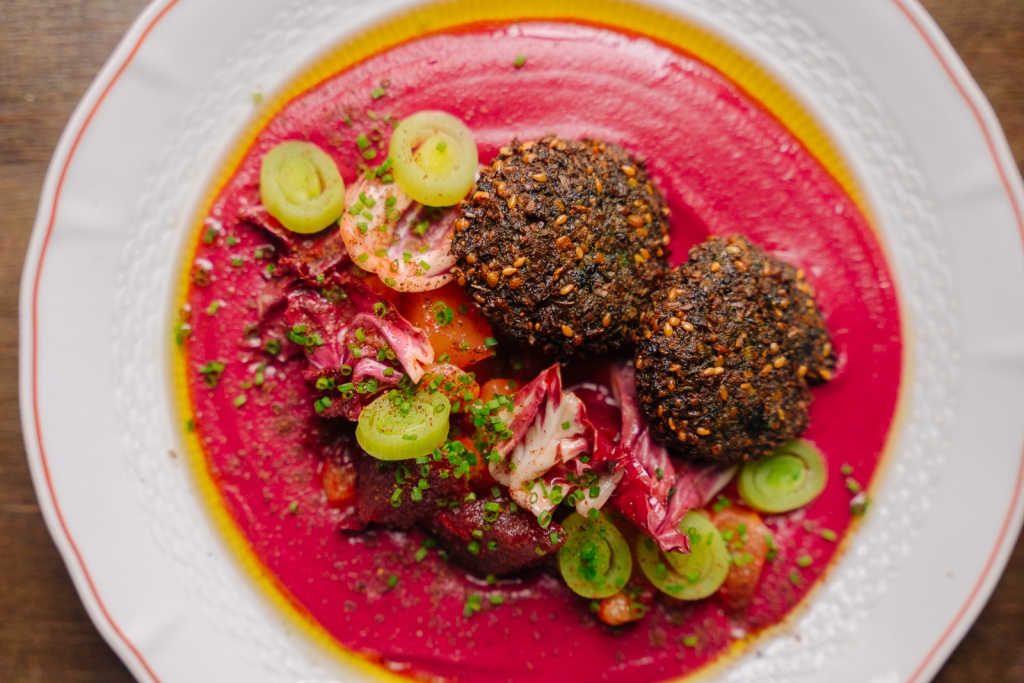 Marumba_Sült céklás bab-hummusz, falafel_01.JPG