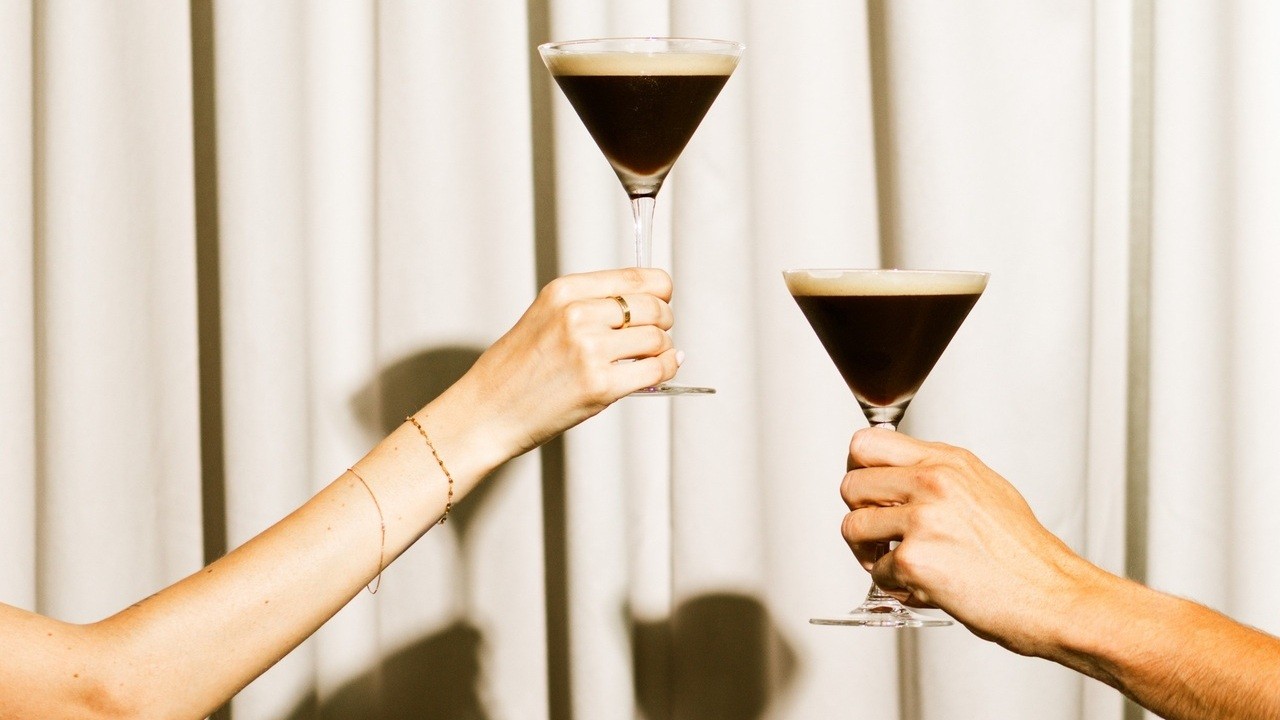 Egyre többen rajonganak a kávéalapú koktélokért: az Espresso Martini a legsikeresebb!