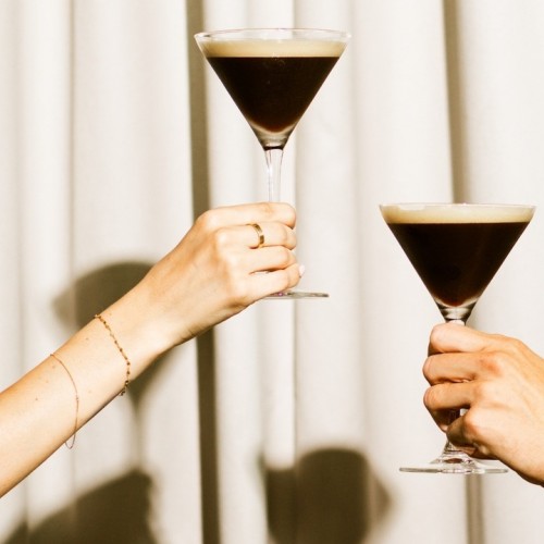 Egyre többen rajonganak a kávéalapú koktélokért: az Espresso Martini a legsikeresebb!