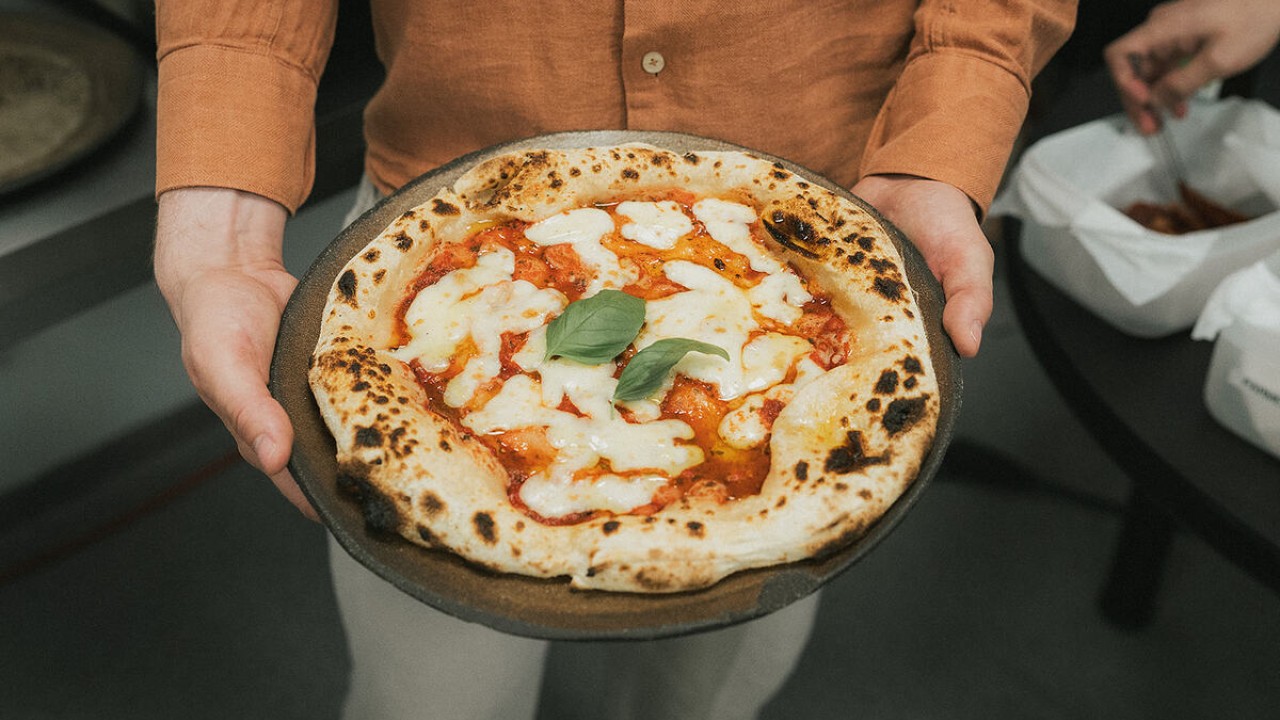 Vadkovász, vulkanikus kő és -90 fok – különleges eljárással készül a magyar nápolyi pizza